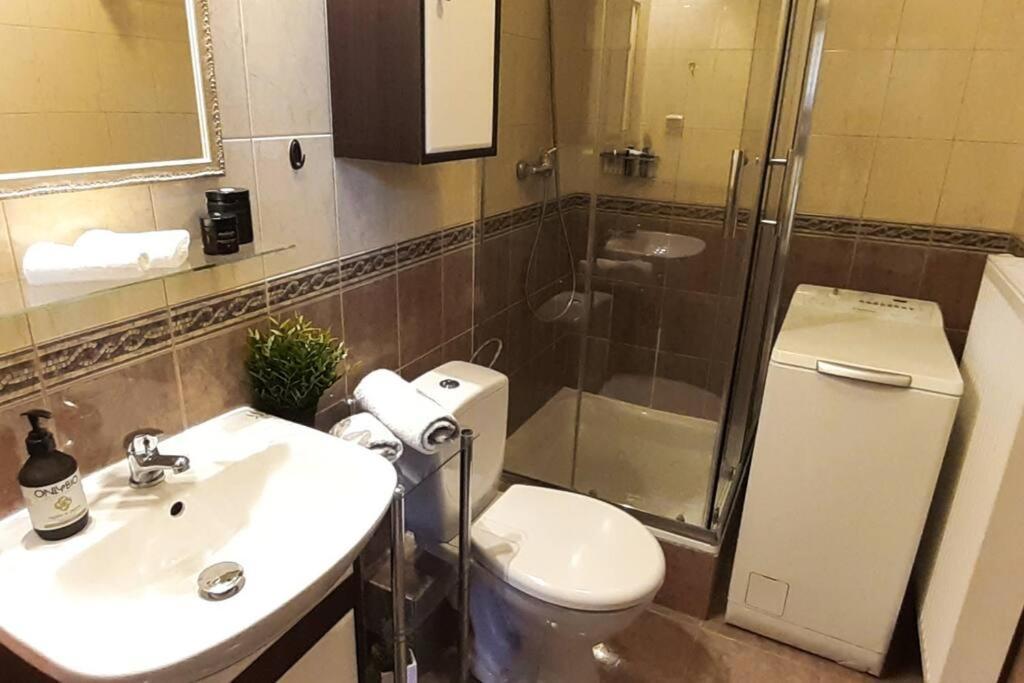 Rondo Onz Metro, Krochmalna 32a Street * Warsaw