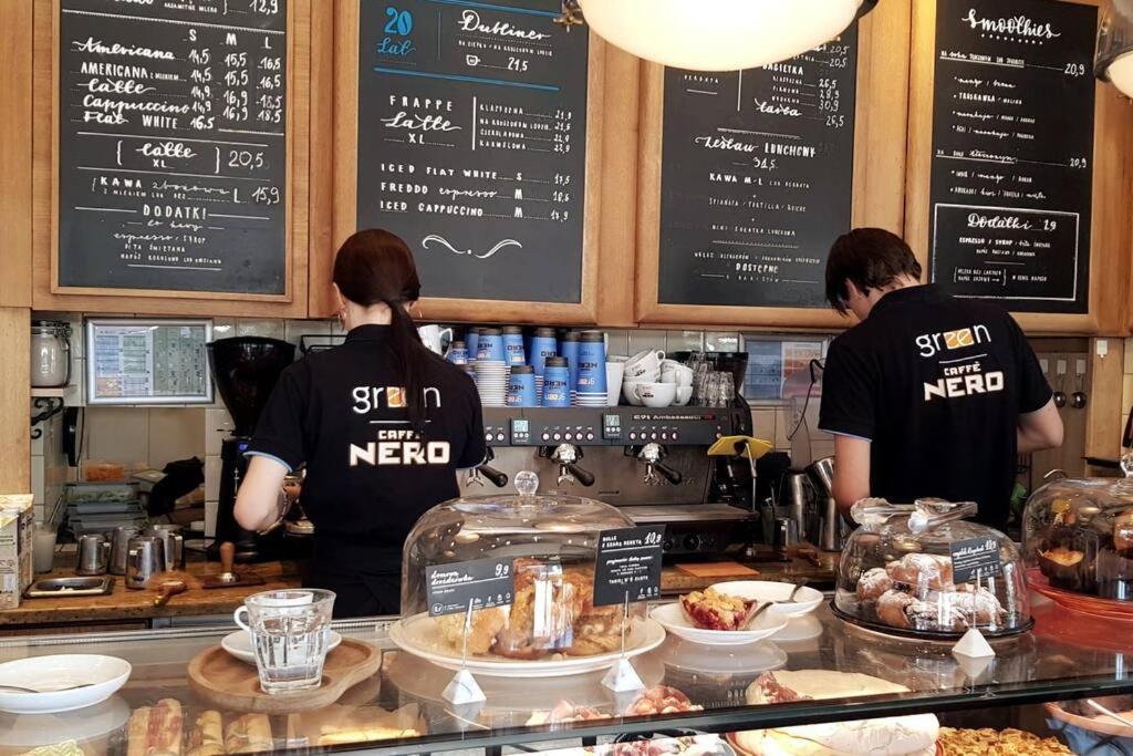 Rondo Onz Metro, Krochmalna 32a Street Warsaw